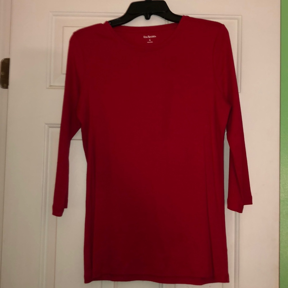 3/4 sleeve red shirt.